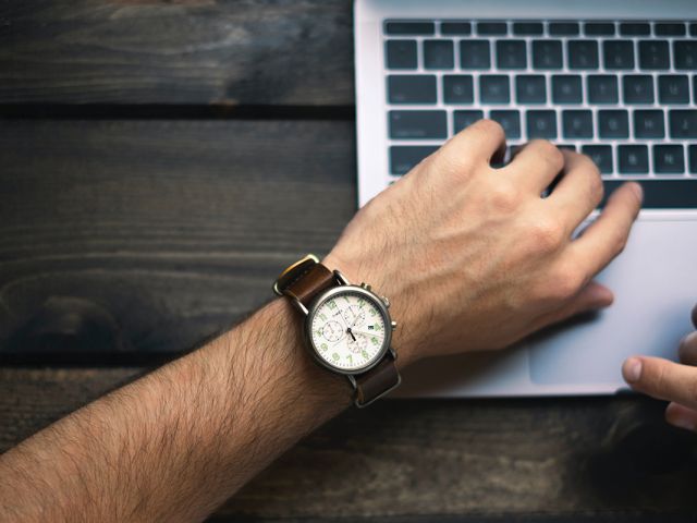 Świadczenie postojowe dla osób prowadzących działalność gospodarczą. Jak wygląda polska wersja pomocy przedsiębiorcom?