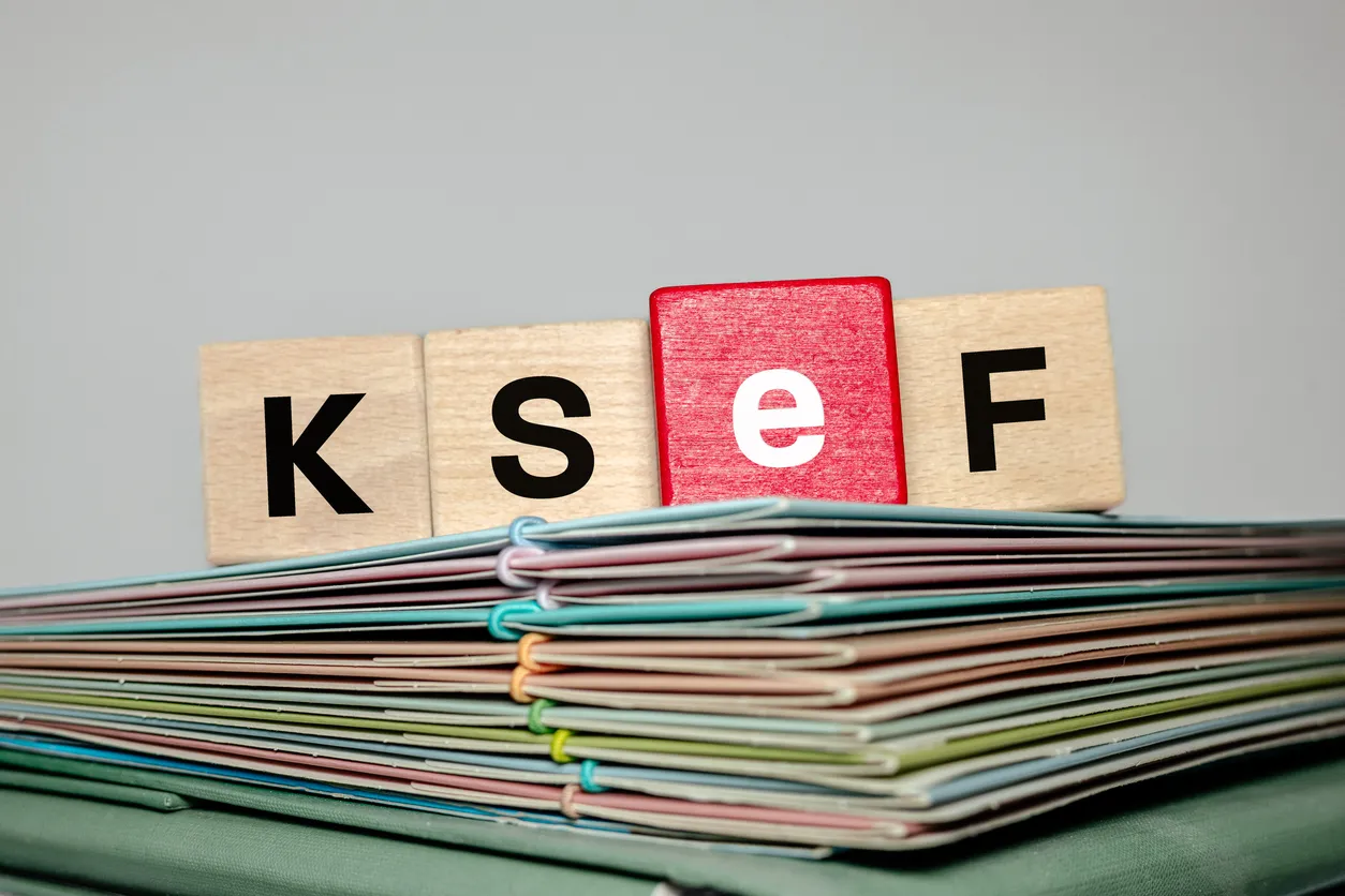 ZAW-FA i KSeF w spółce: dlaczego „zaakceptowany wniosek” nie daje od razu dostępu do faktur (i jak to naprawić)