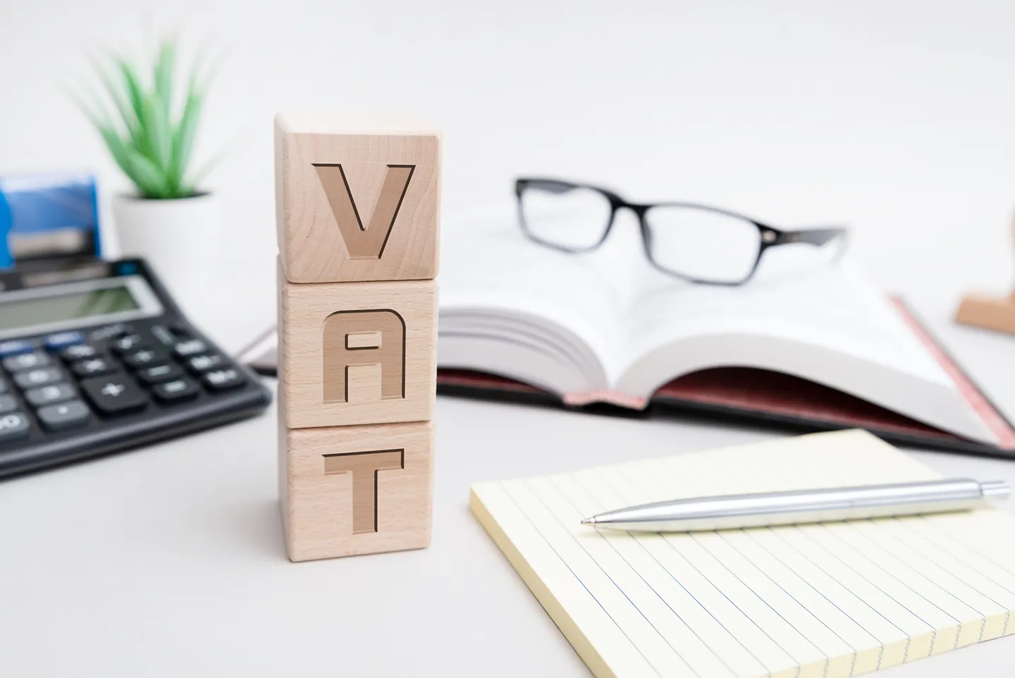 Limit zwolnienia podmiotowego z VAT w 2026 roku rośnie do 240 000 zł – co to zmienia w praktyce i jak się przygotować