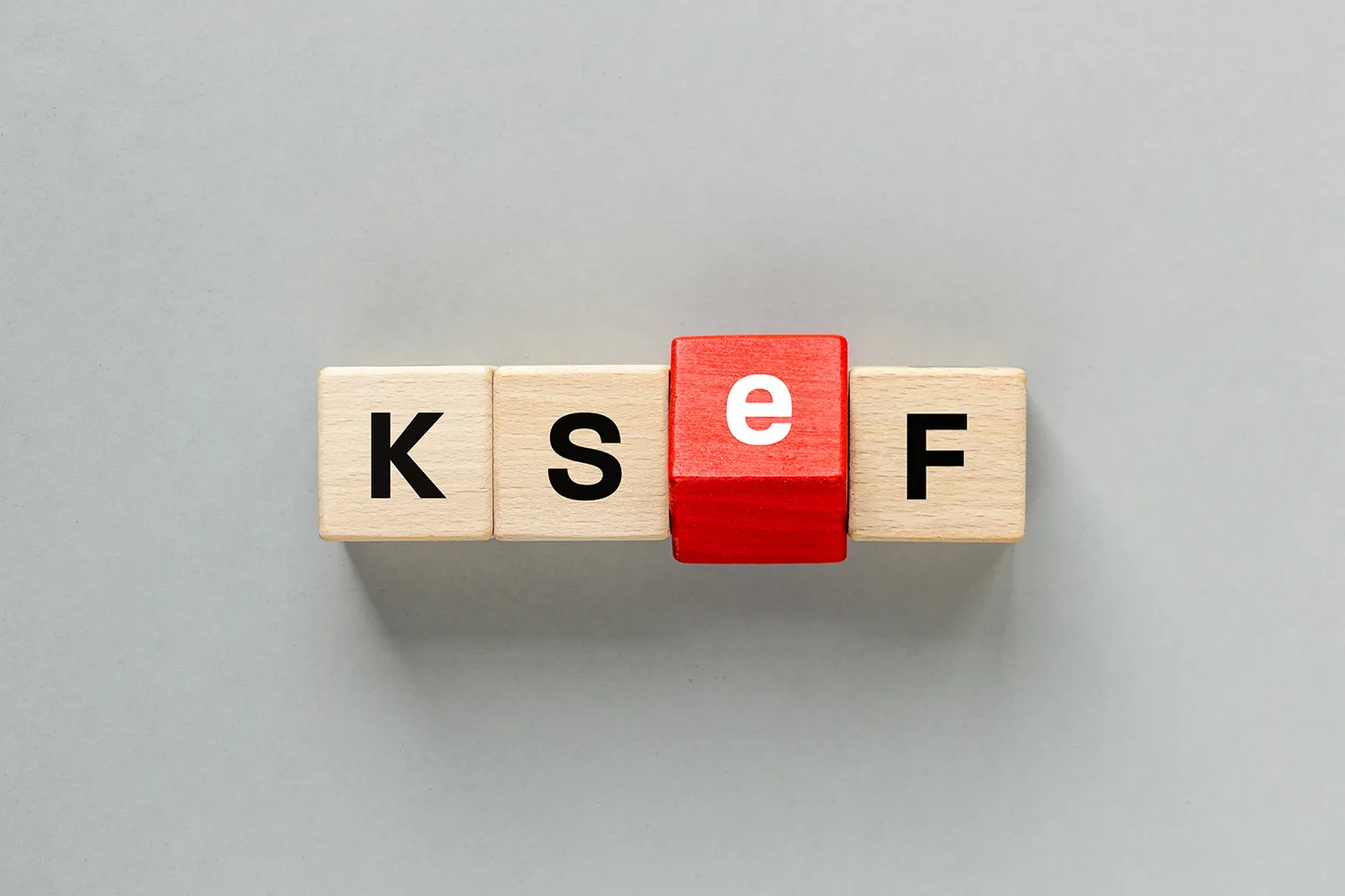 Tryb offline24 w KSeF: kiedy wolno wystawić fakturę poza systemem i jakie są terminy dosłania