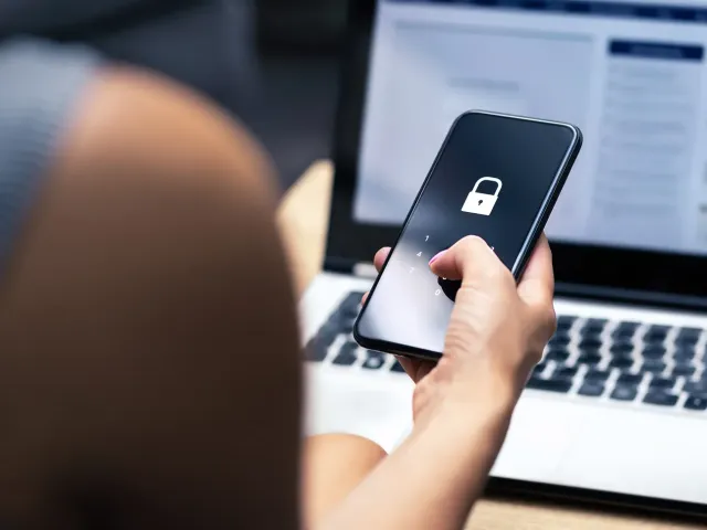 Archiwizacja i dostęp do faktur w KSeF: kto widzi, jak długo, jak pobierać i jak budować zgodność (compliance)