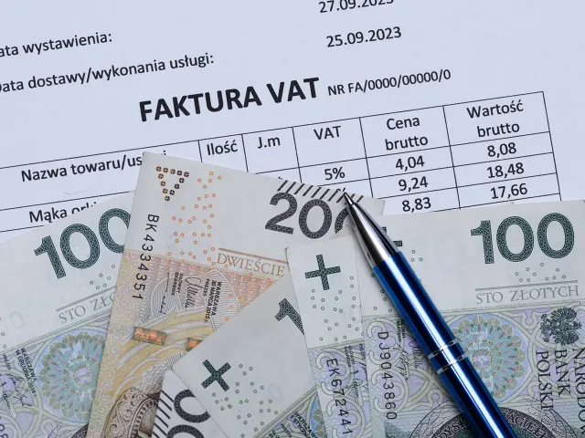 Zwolnienie z VAT czy rejestracja jako podatnik VAT? Jak podjąć decyzję w 2026 roku