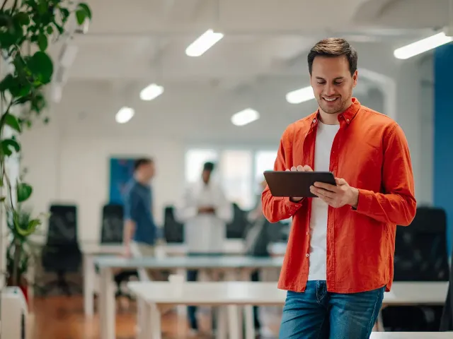 KSeF w małej firmie usługowej: jak zorganizować proces wystawiania faktur, żeby nie blokować sprzedaży