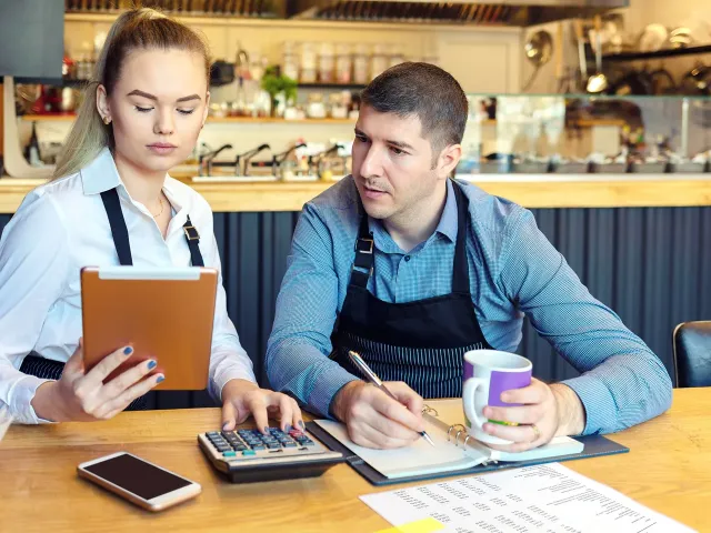 Dlaczego firma ma przychód, ale nie ma pieniędzy? Najczęstsze przyczyny problemów z cashflow