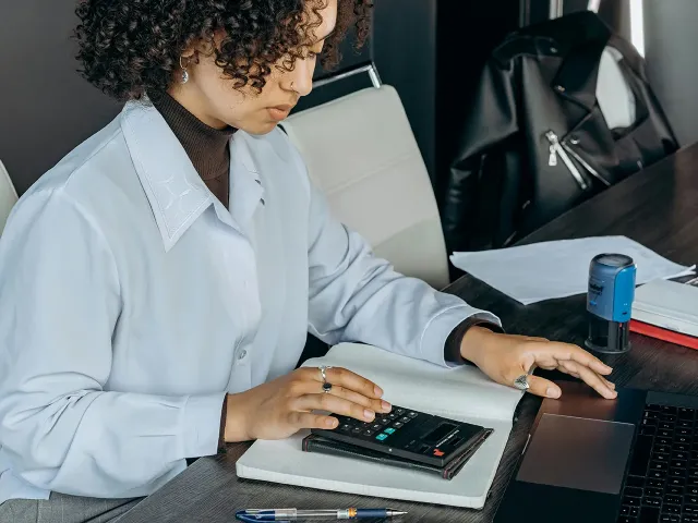 Czy księgowa powinna mieć pełny dostęp do KSeF? Model bezpiecznych uprawnień w małej firmie