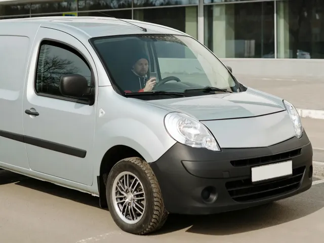 Samochód w działalności w 2026 roku: 50% czy 100% VAT – co naprawdę się opłaca