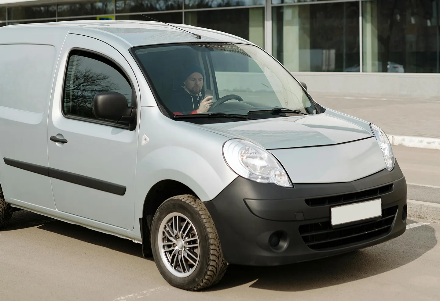 Samochód w działalności w 2026 roku: 50% czy 100% VAT – co naprawdę się opłaca